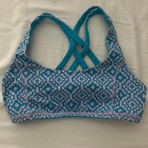 Reversible workout sports bra